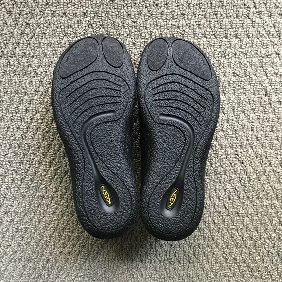 Keen Men’s Howser II Slip On Slippers In Black Felt/Black, Size 9 - Picture 9 of 11